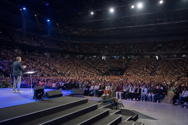 Wie ich einen Speaker für 8.500 Zuschauer vorbereitet habe und was Sie daraus lernen können - Speaker-Coaching